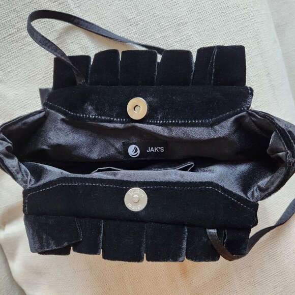 🇨🇦 Black Velvet Evening Bag with Satin Bow - Picture 5 of 7